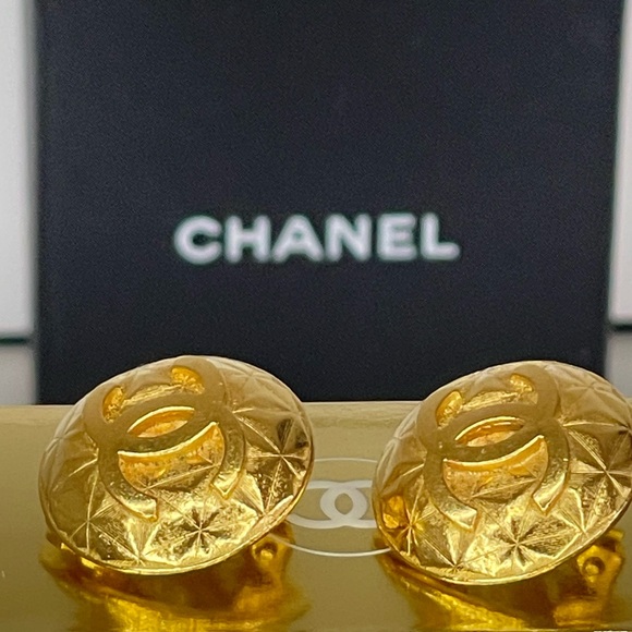 CHANEL Coco Mark Earrings With The Box - Picture 9 of 10